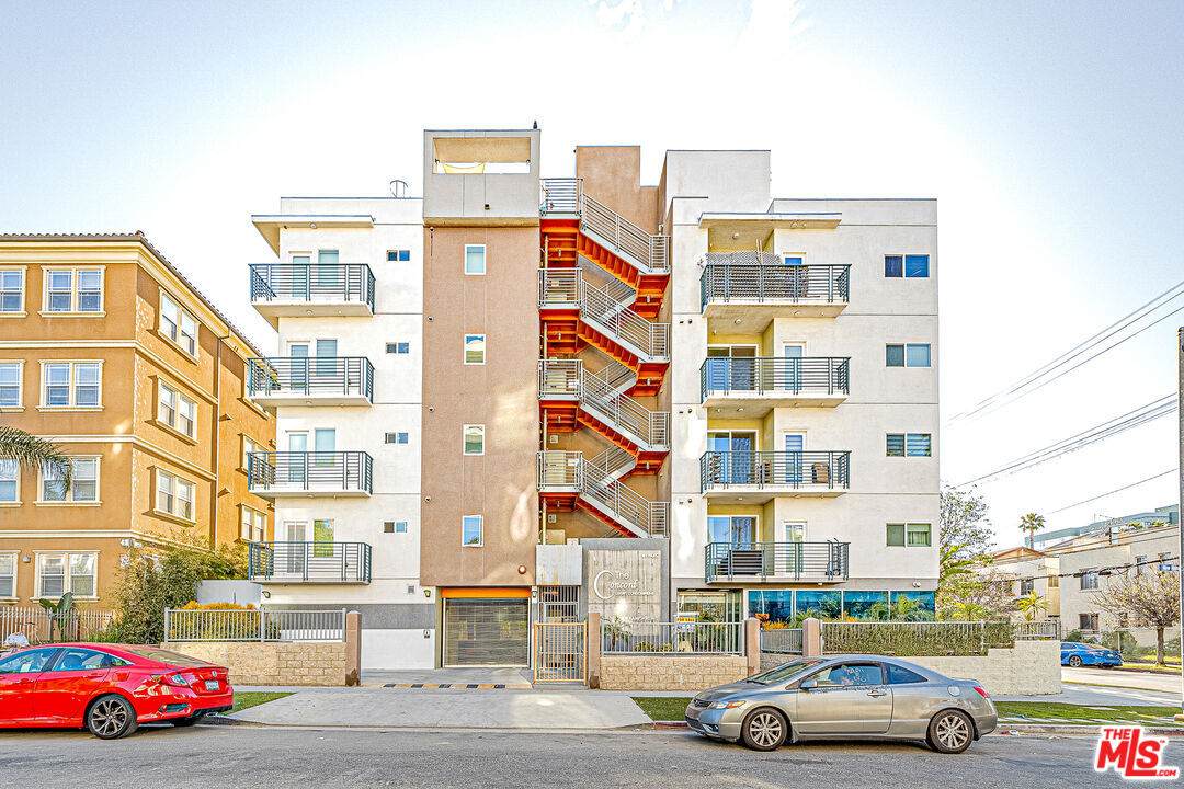 903 New Hampshire Ave - Photo 1