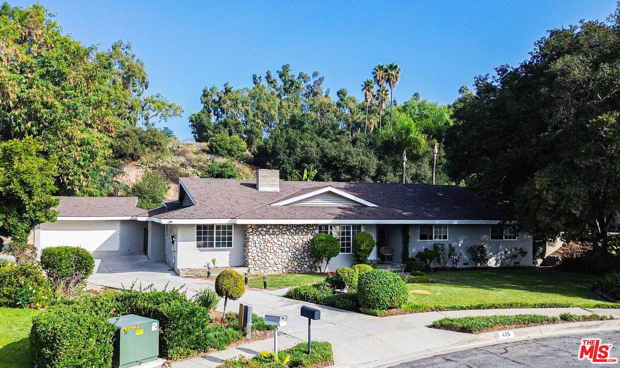425 Fern Dell Pl - Photo 1