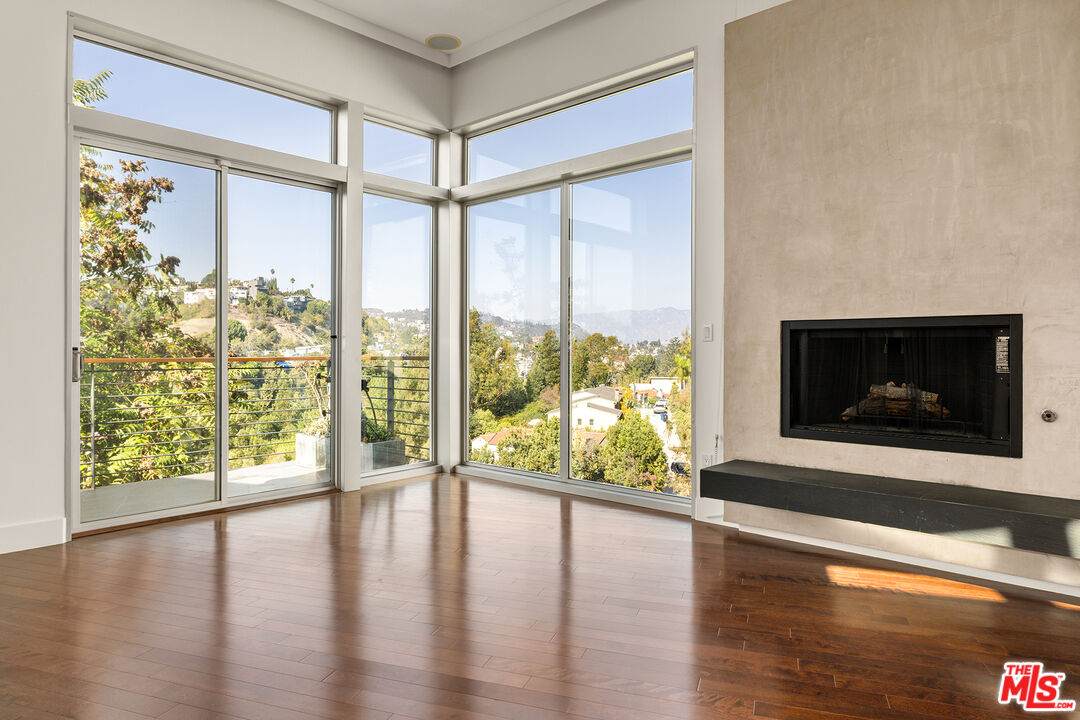 3255 Fernwood Ave - Photo 1