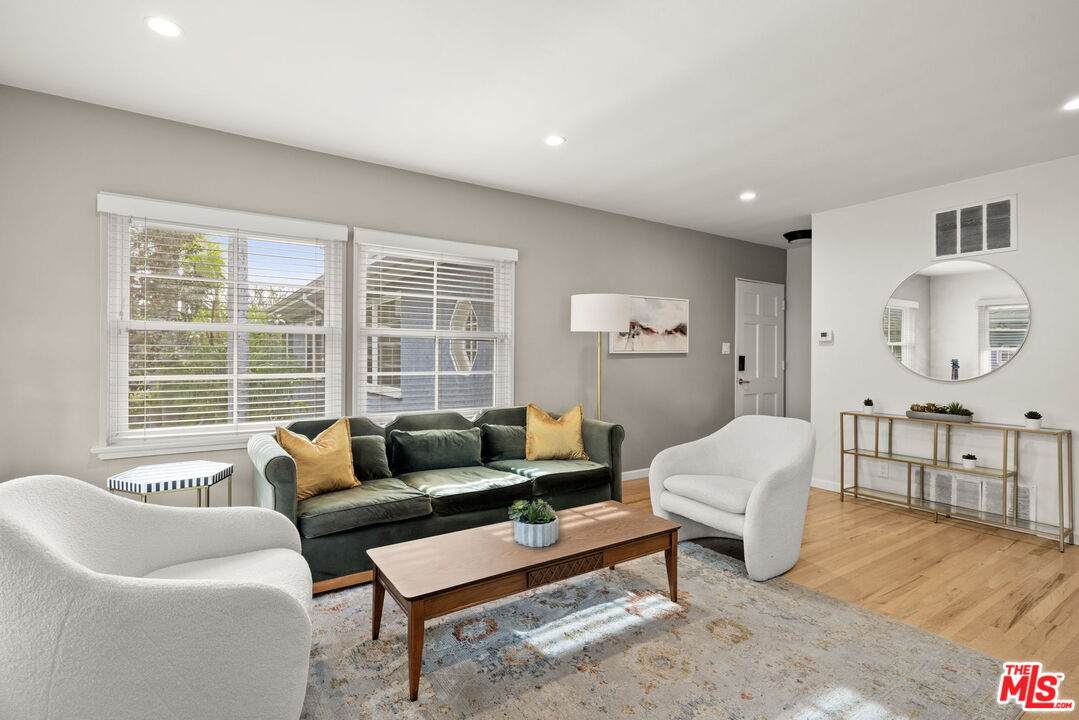 1137 26th St - Photo 1