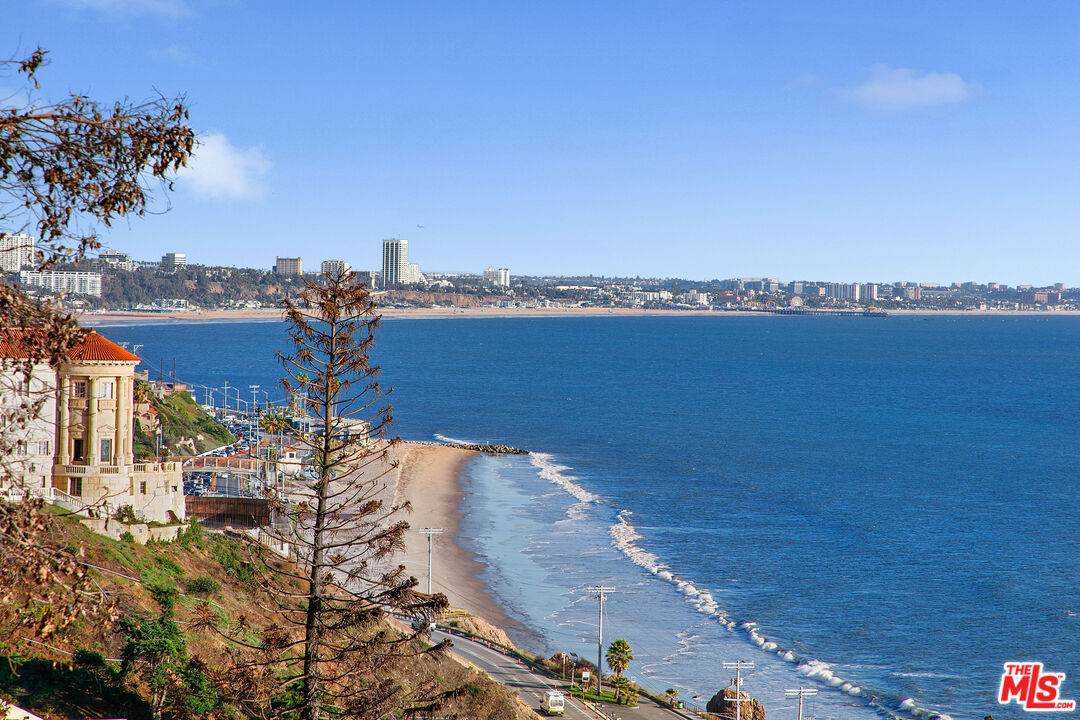 18133 Coastline Dr - Photo 1