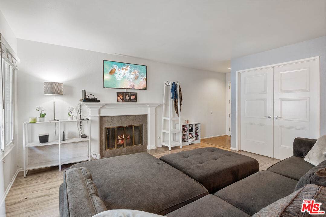 3867 Thorncroft Ln - Photo 1