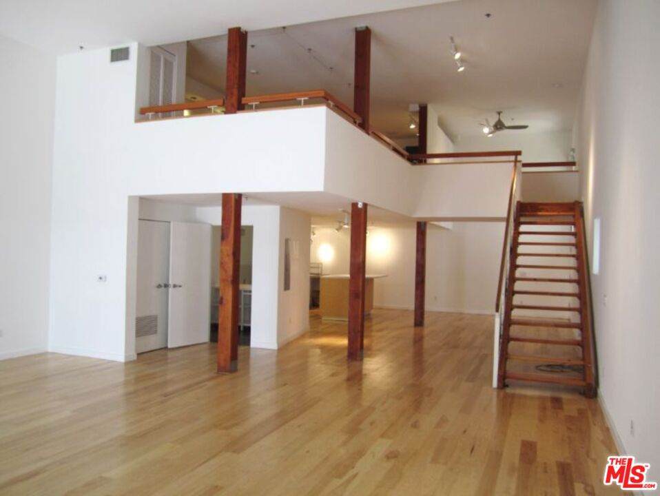 615 Hampton Dr - Photo 1