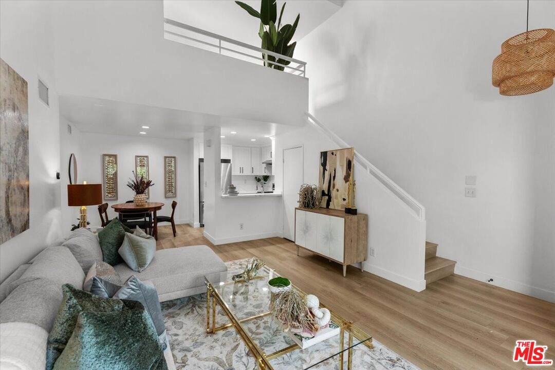 432 Spruce Ave - Photo 1