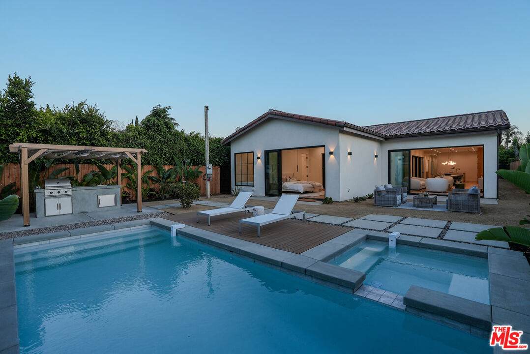 4936 Coolidge Ave - Photo 1