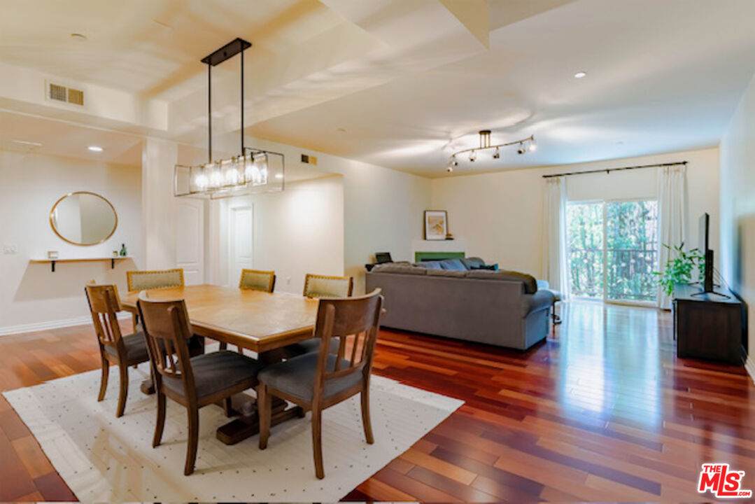 956 Wilton Pl - Photo 1