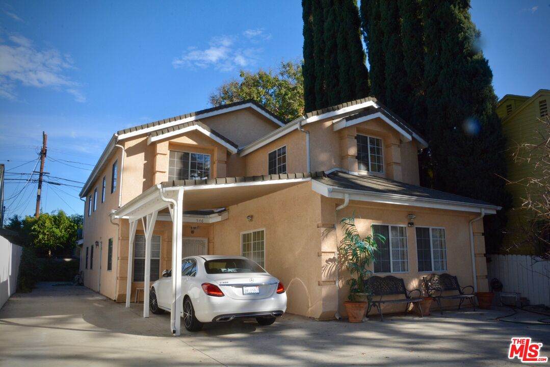 548 Windsor Blvd - Photo 1