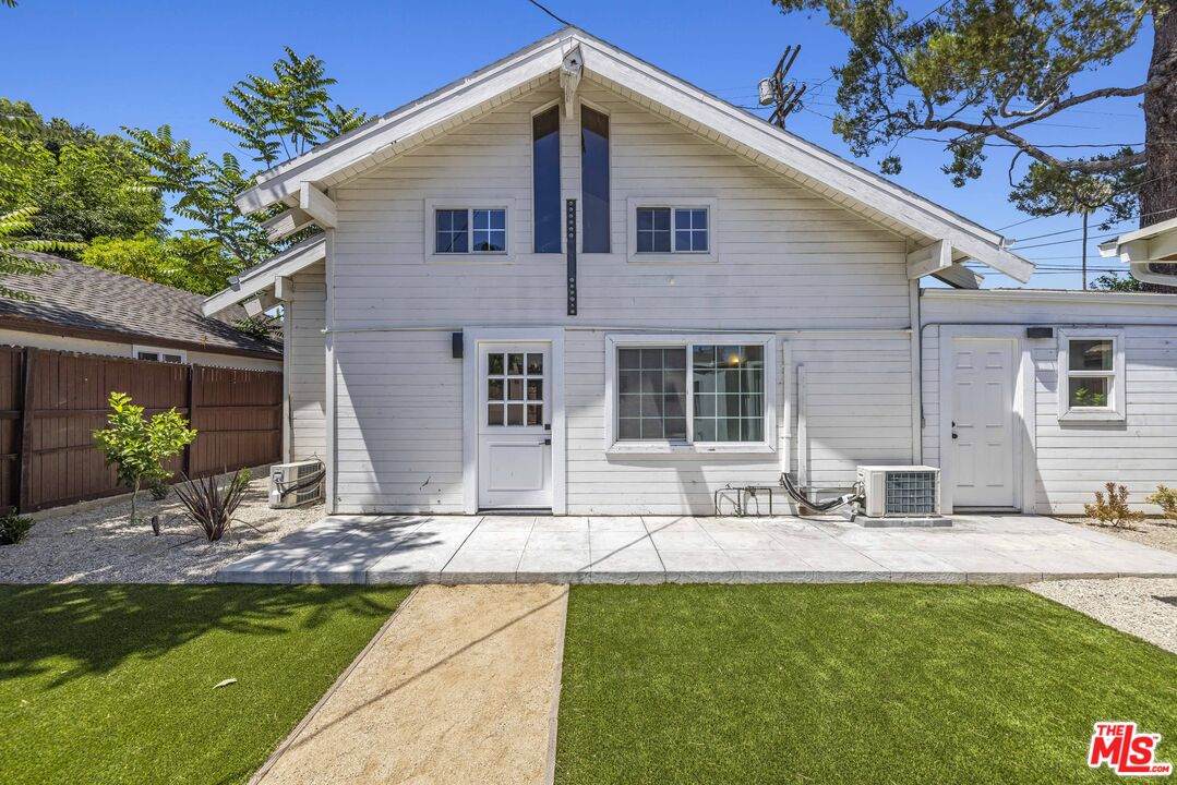 11149 Hortense St - Photo 1