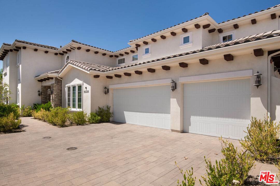 18326 Columbus Cir - Photo 1