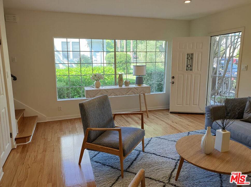 1037 Longwood Ave - Photo 1