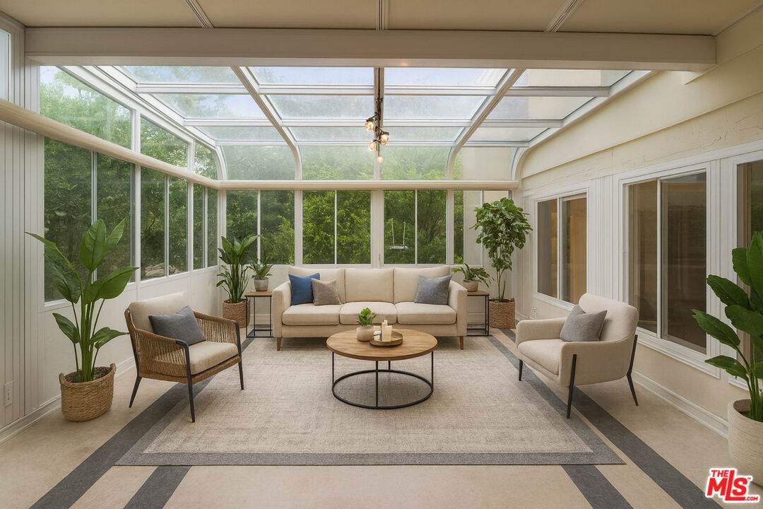 713 Elm Dr - Photo 1