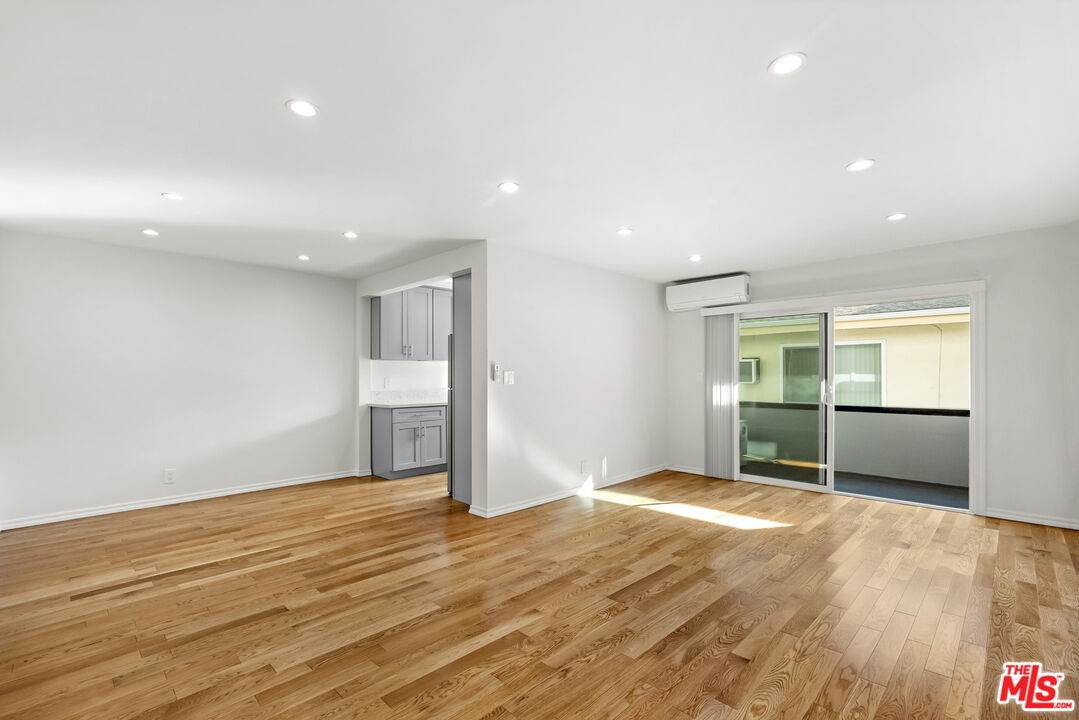 1425 Harper Ave - Photo 1