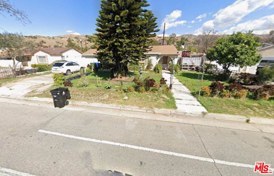 7718 Glenoaks Blvd - Photo 1