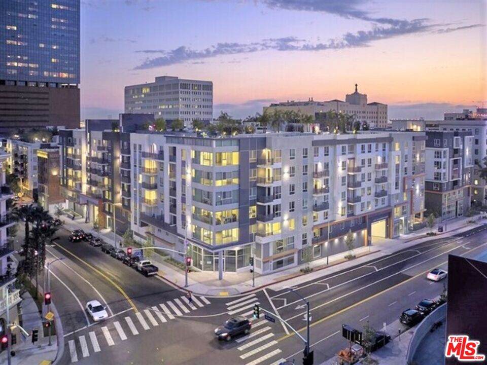 1120 6th St - Photo 1