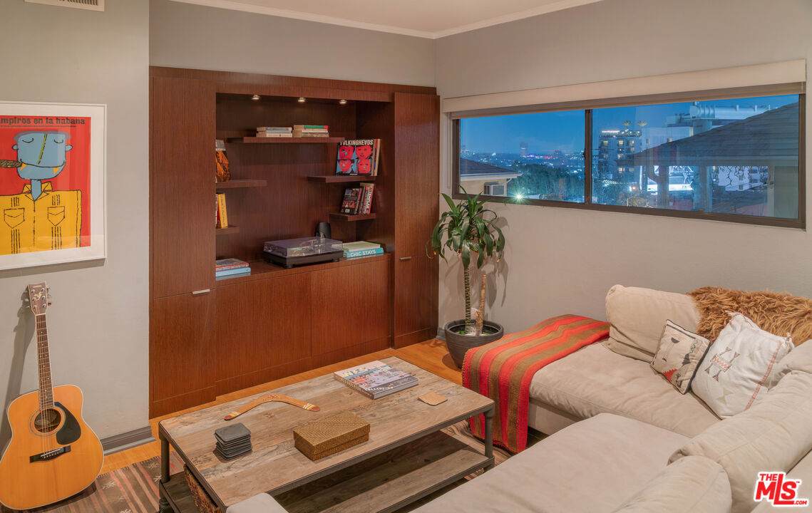 1133 Clark St - Photo 1