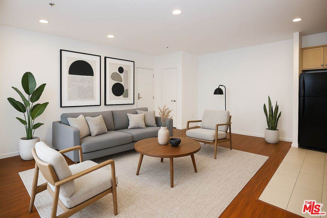 12132 Hart St - Photo 1