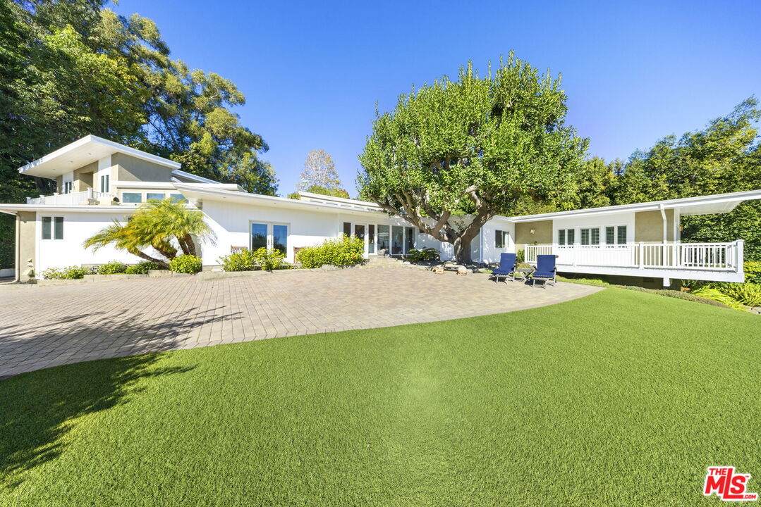 11215 Sunset Blvd - Photo 1