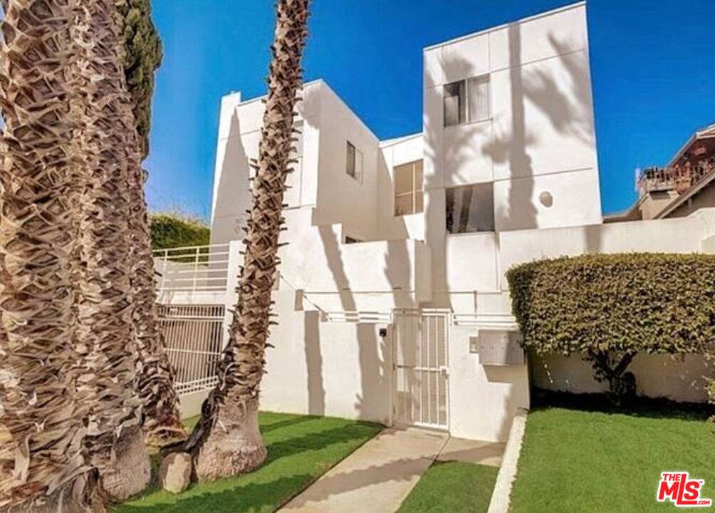 1823 20th St - Photo 1