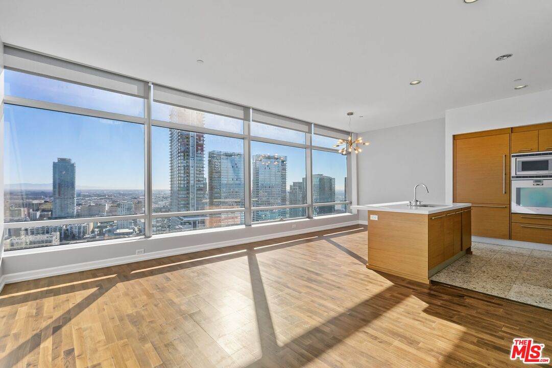 900 Olympic Blvd - Photo 1
