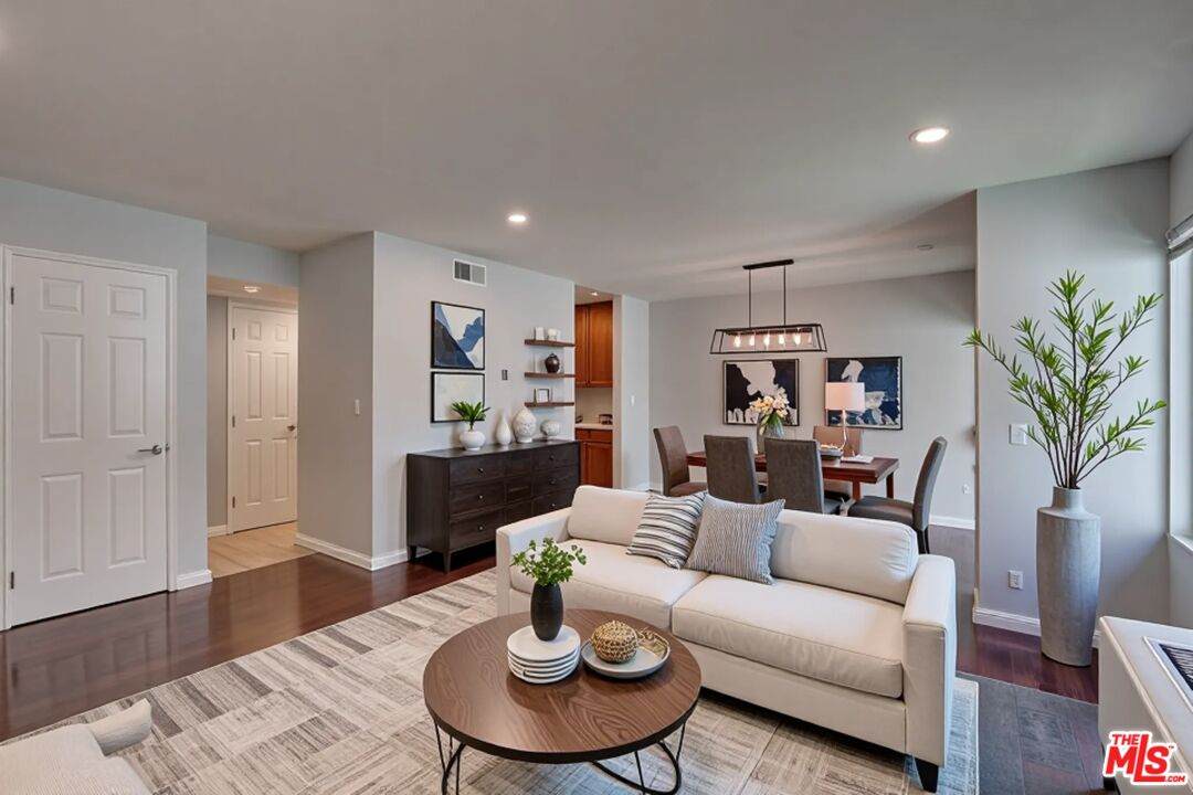 1275 Seacliff Ct - Photo 1