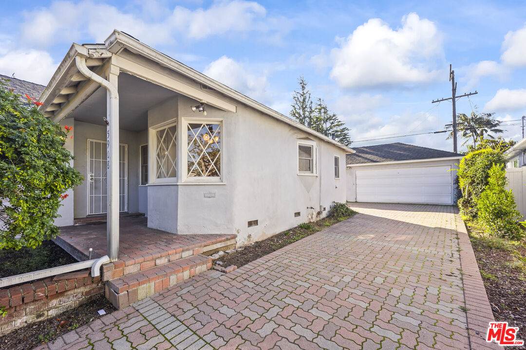 5908 Abernathy Dr - Photo 1