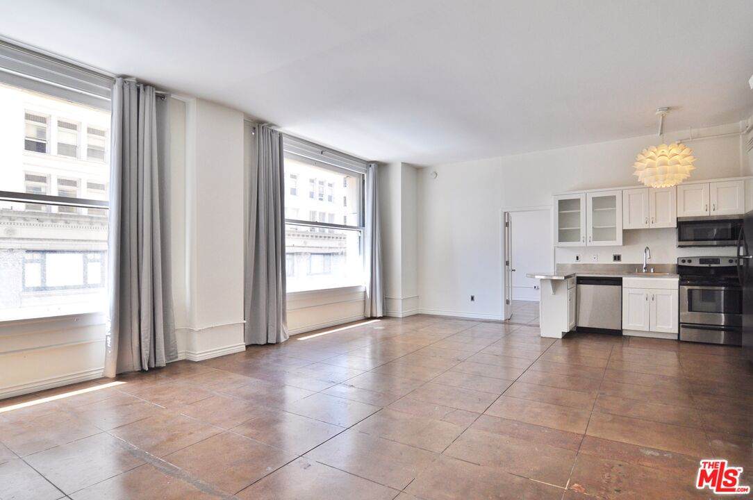 215 7th St - Photo 1