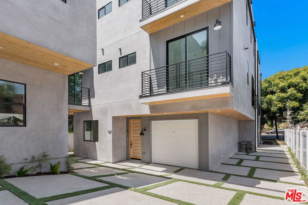 1821 Ashmore - Photo 1