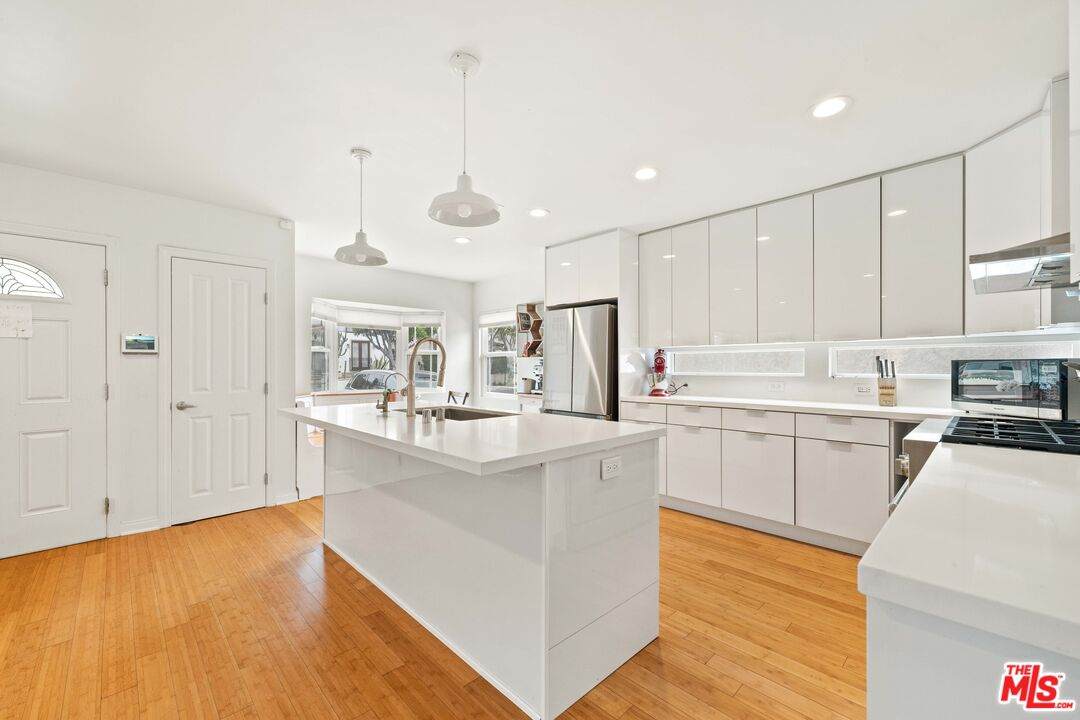 2348 29th St - Photo 1