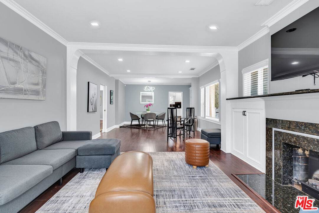 1906 Veteran Ave - Photo 1