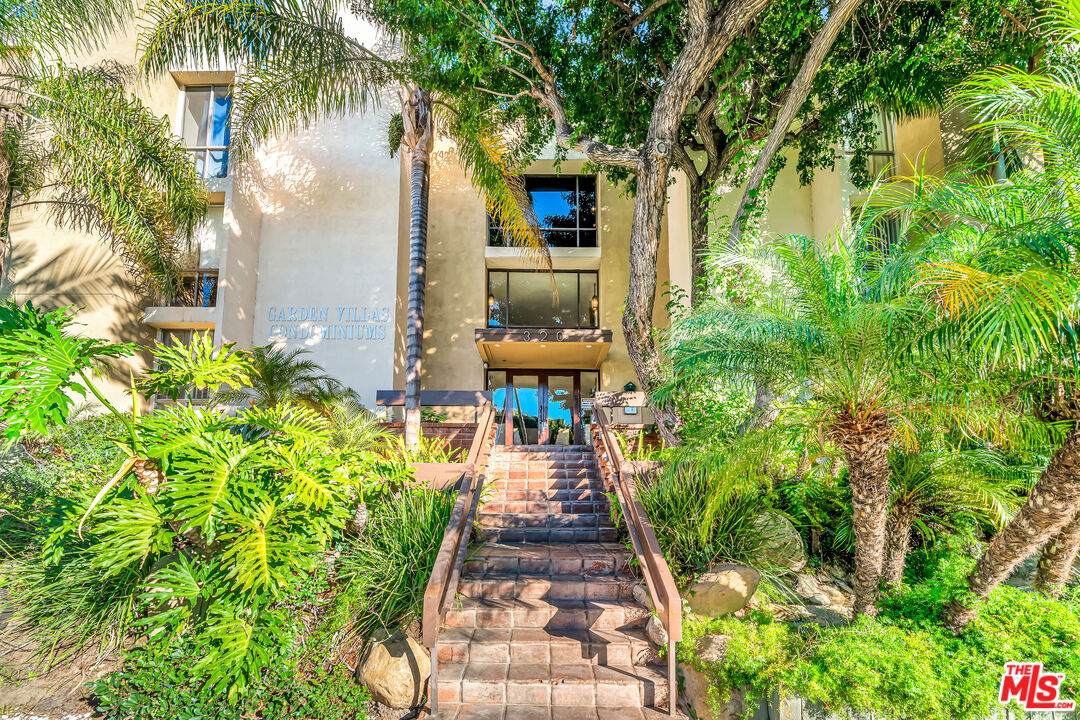 320 Ardmore Ave - Photo 1