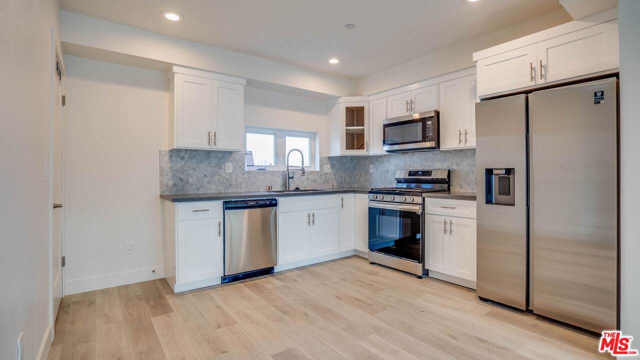 608 Gramercy Pl - Photo 1