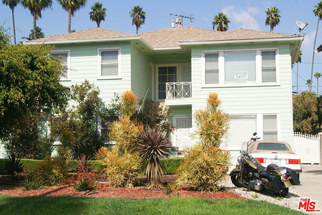 4425 Victoria Park Pl - Photo 1