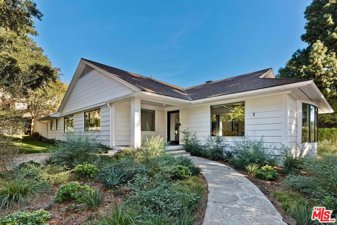 2400 Glendower Ave - Photo 1