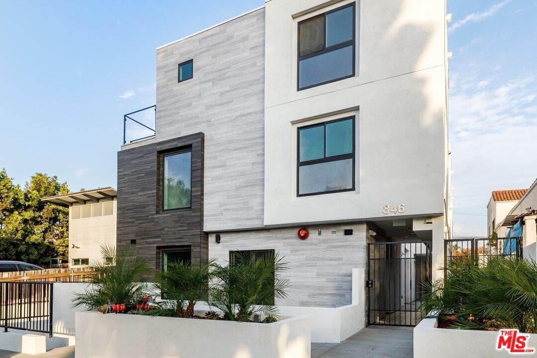 846 Alta Vista Blvd - Photo 1