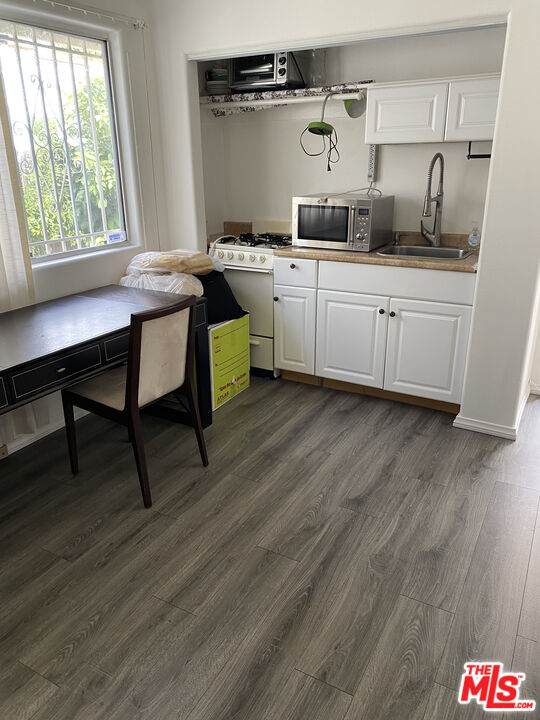 451 La Peer Dr - Photo 1