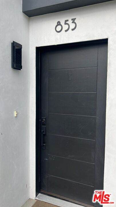 853 June St - Photo 1