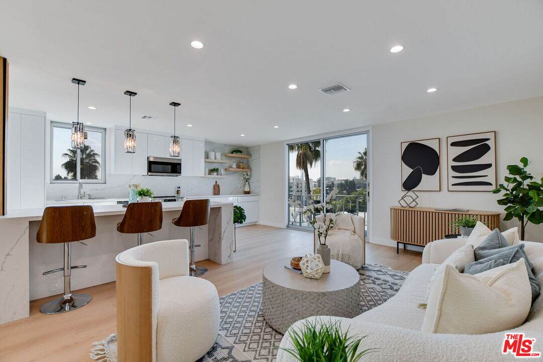 100 Doheny Dr - Photo 1