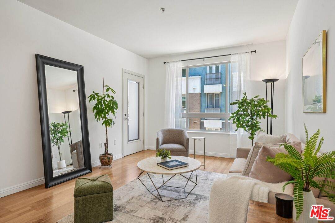 100 Alameda St - Photo 1