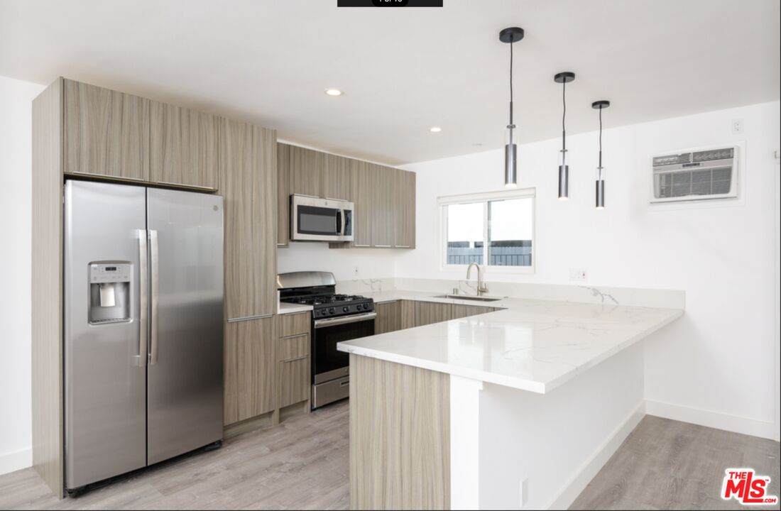 1261 Laurel Ave - Photo 1