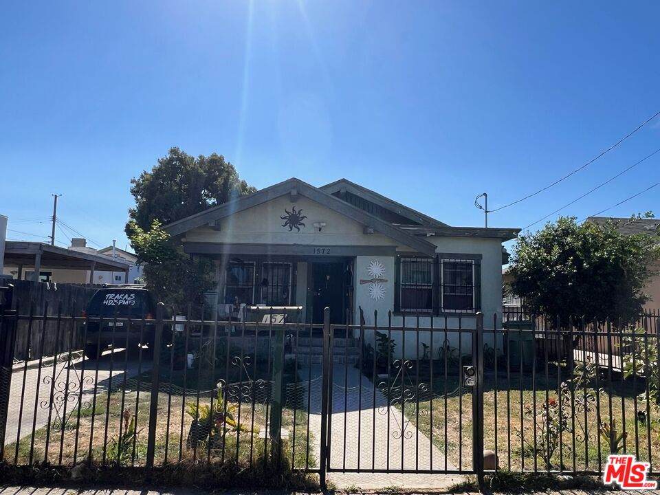 1572 37th Pl - Photo 1