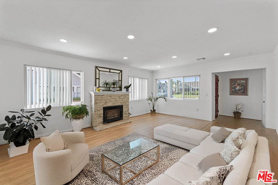 1430 Dominion Ave - Photo 1