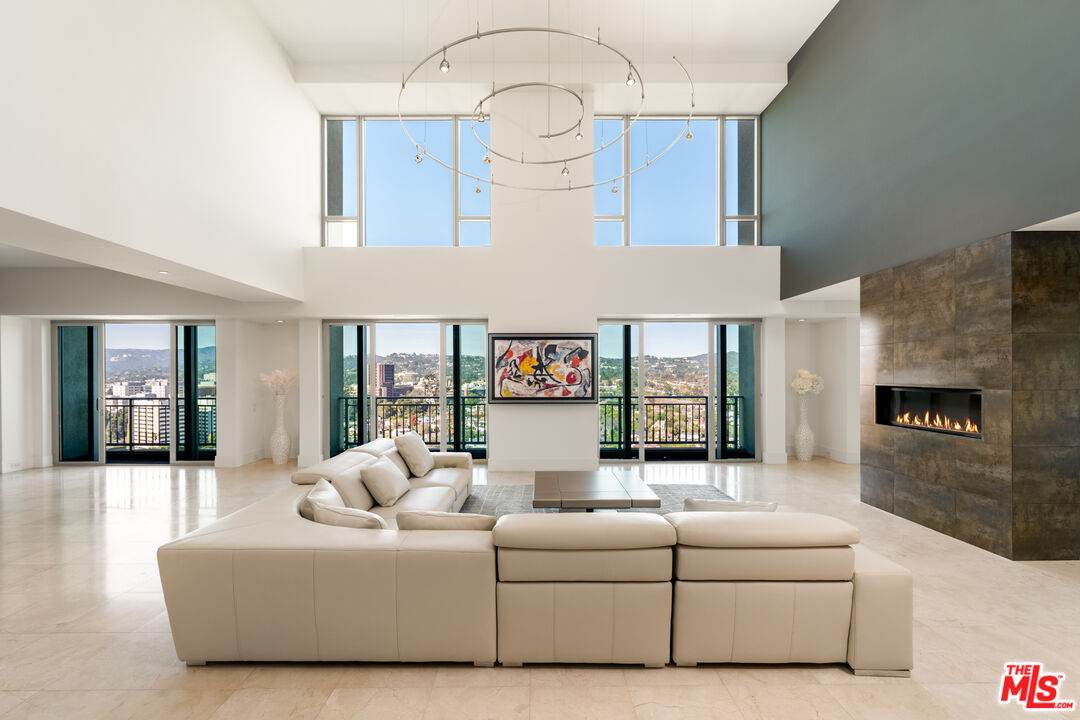 10727 Wilshire Blvd - Photo 1