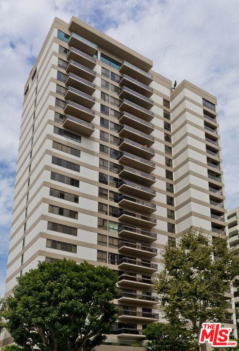 10445 Wilshire Blvd - Photo 1