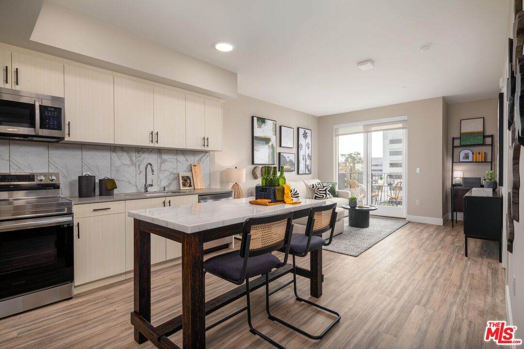 201 La Brea Ave - Photo 1