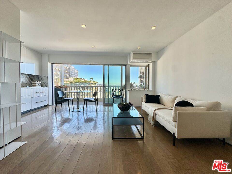 999 Doheny Dr - Photo 1