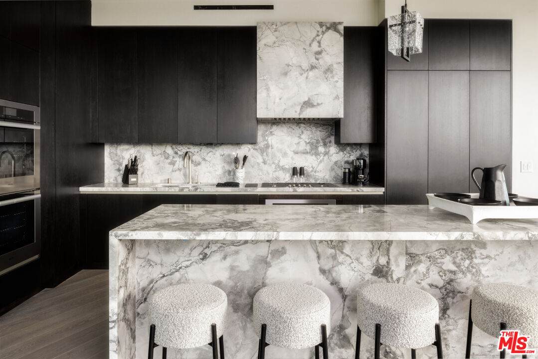 211 Elm Ct - Photo 1