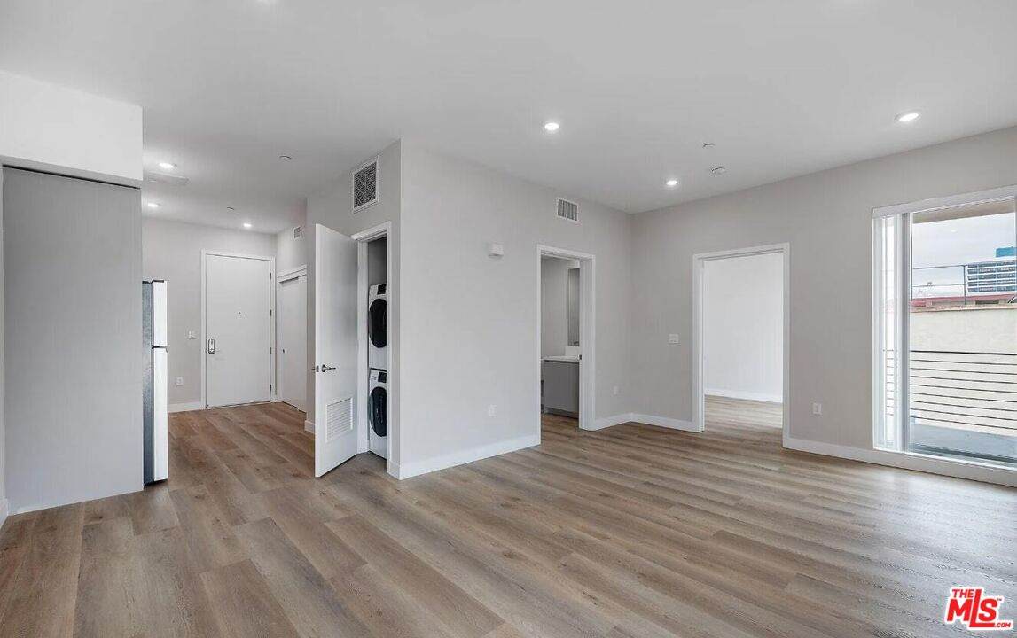 825 Coronado St - Photo 1