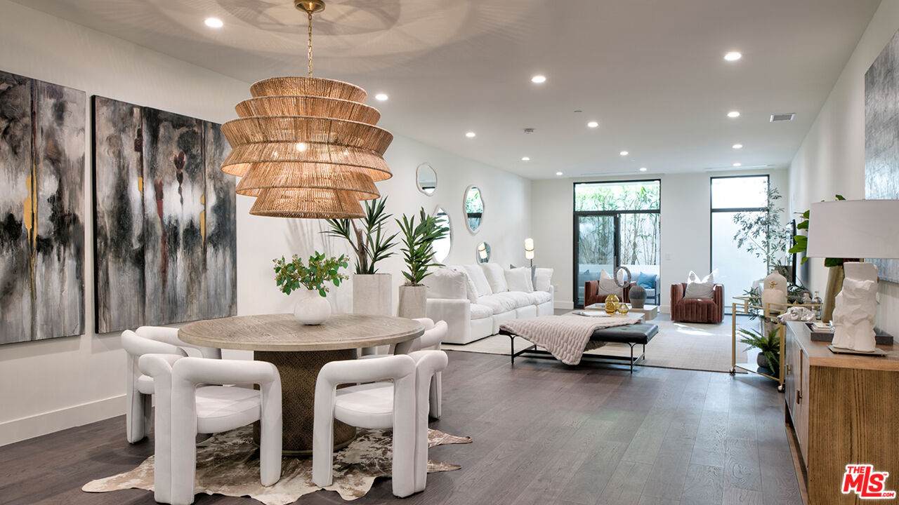 425 Palm Dr - Photo 1
