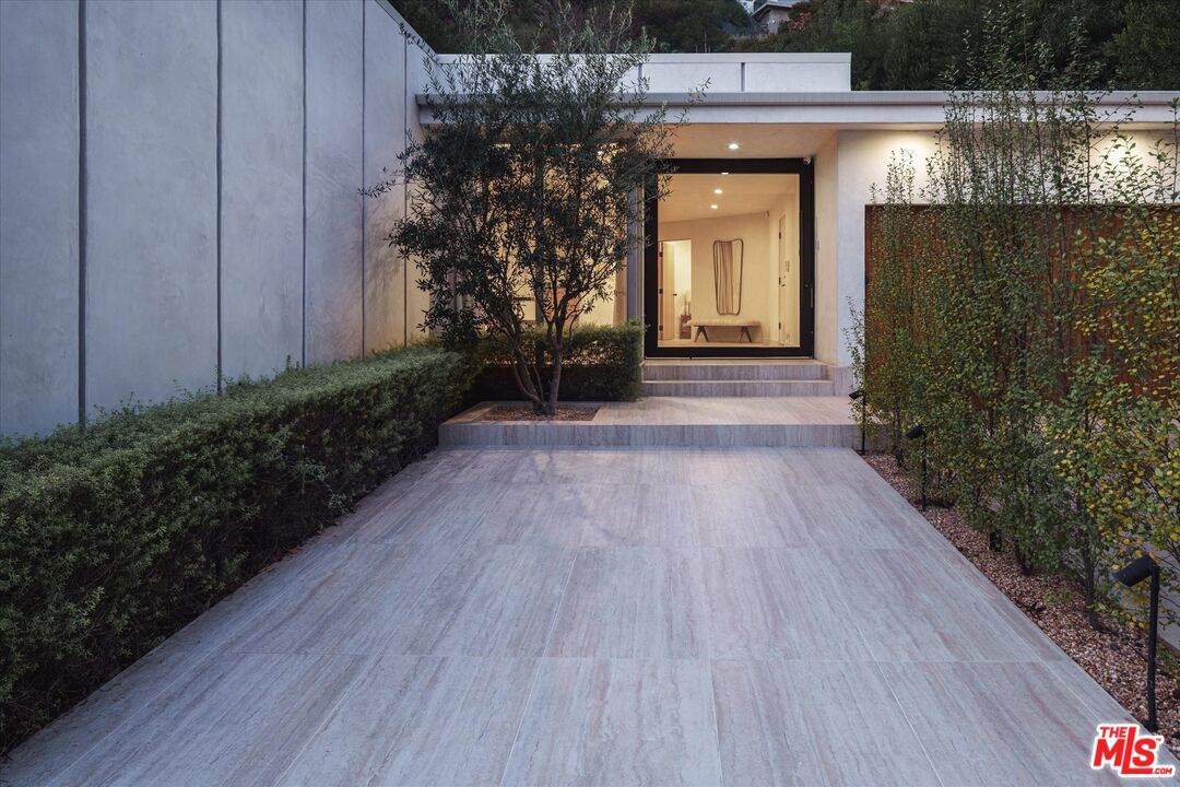 1820 Rising Glen Rd - Photo 1