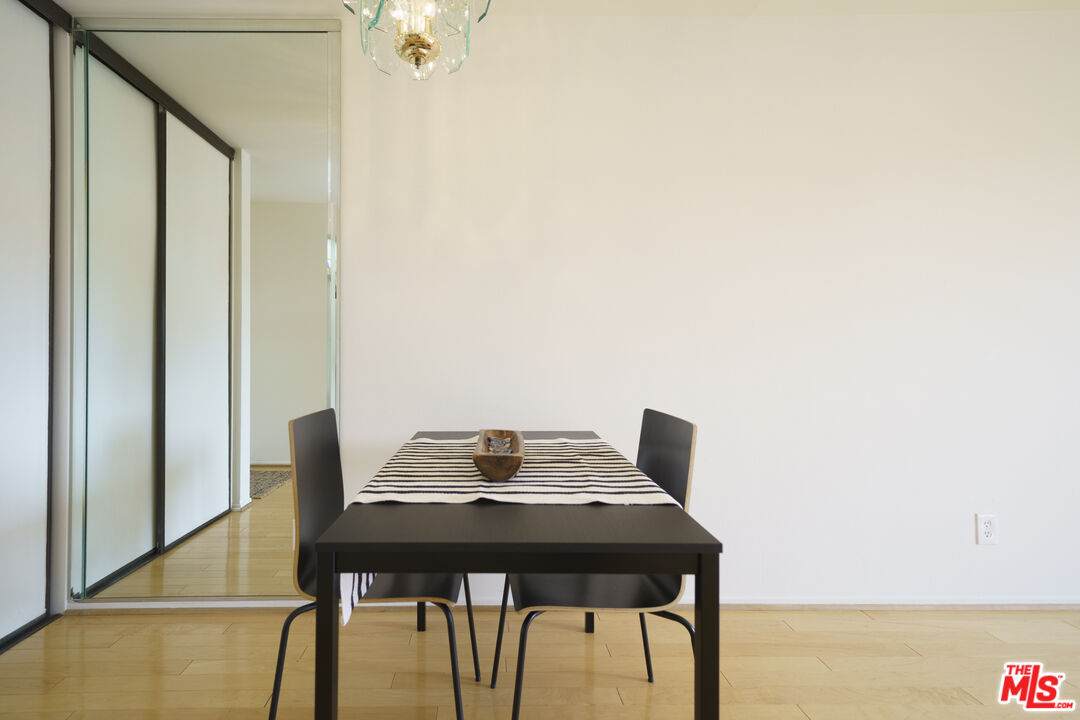 1119 Albany St - Photo 1